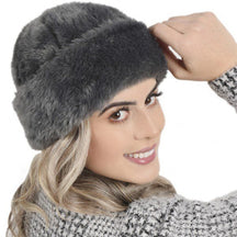 Gorro Feminino de Pelo Sintético